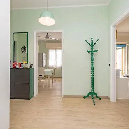 Bright & Cozy - Center Apartment