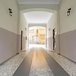 Bright & Cozy - Center