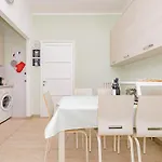 Bright & Cozy - Center *